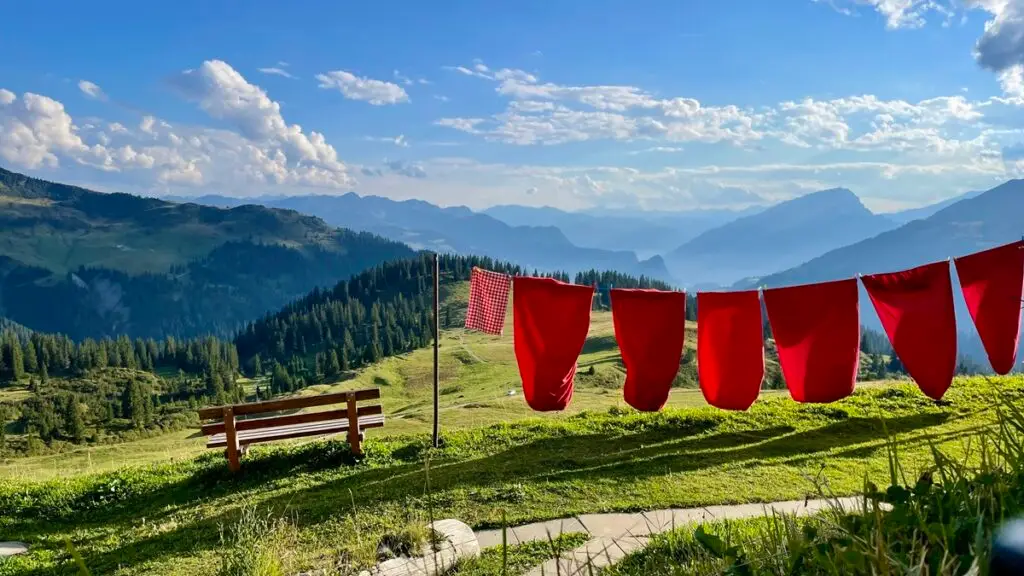 Vanaf de Schesaplanahütte heb je een fenomenaal uitzicht over Zwitserland