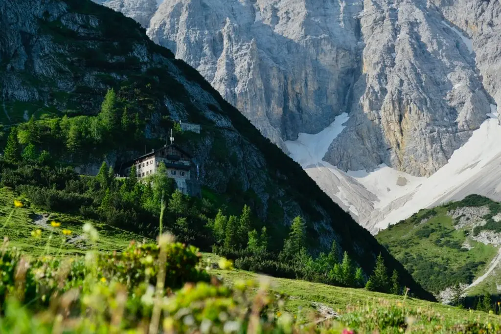 Het Karwendelhaus, gelegen in het hart van het Karwendel