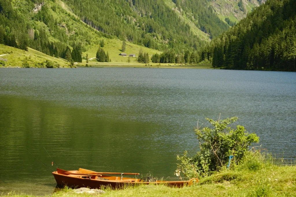 De prachtige Riesachsee kom je tegen op weg naar de Preintalerhütte