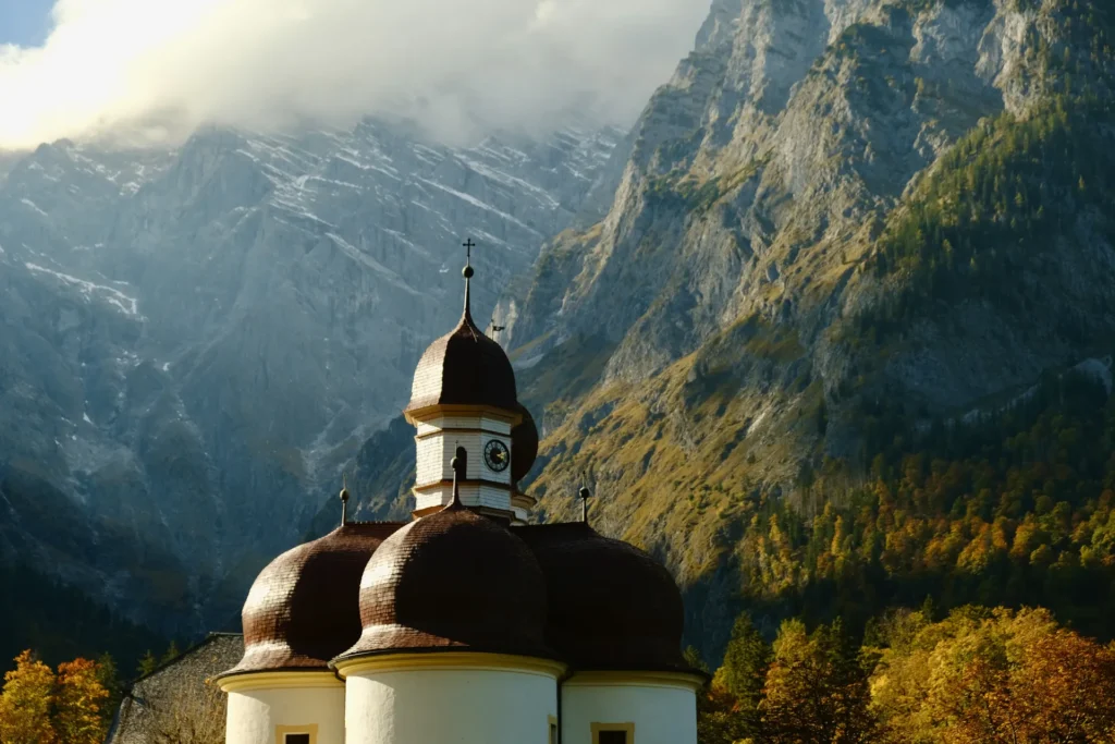 De kapel van St. Bartholomä bij de Königssee