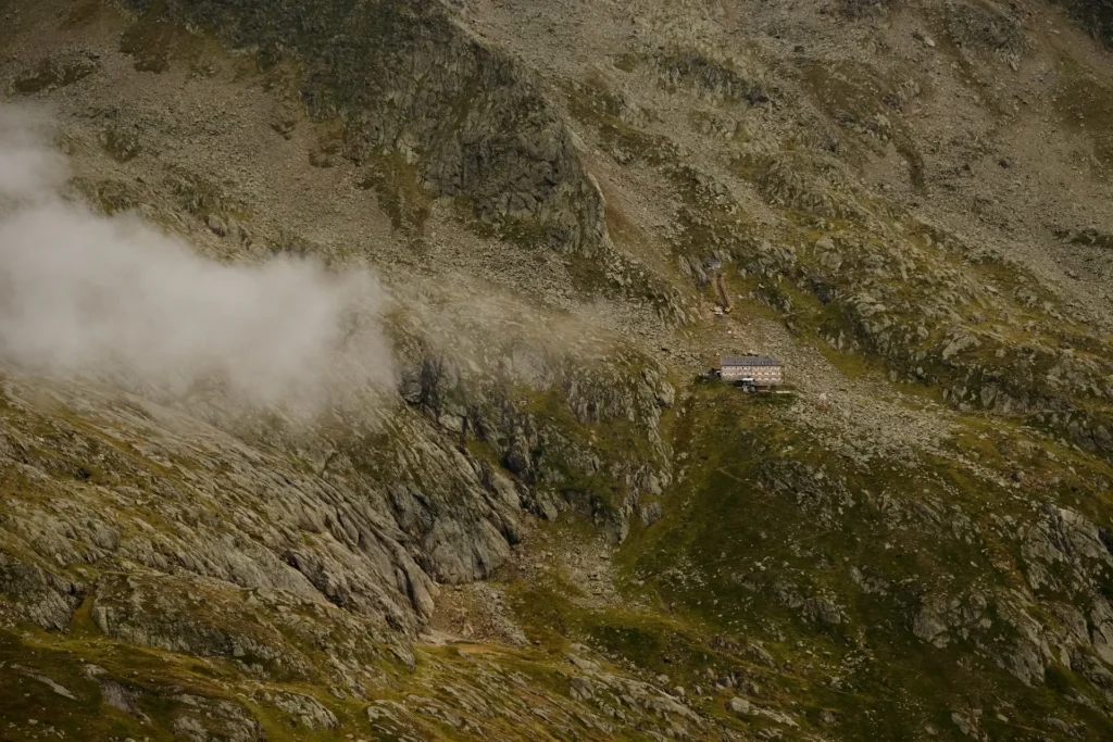 De Nürnberger Hütte ligt direct op de route van de Stubaier Höhenweg